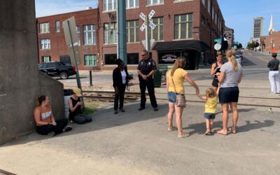 70384836_24255631642_rl8XX 70384836_24255631642_rl8XX